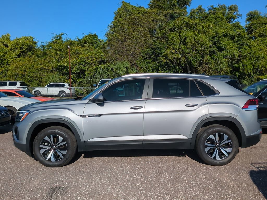 Used 2025 Volkswagen Atlas Cross Sport SE AWD/4WD image 2