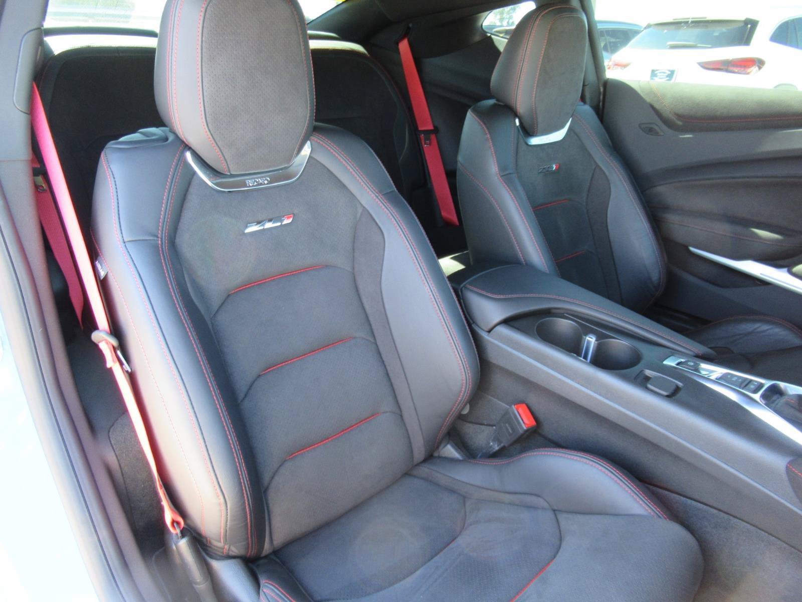 Used 2022 Chevrolet Camaro ZL1 RWD image 9