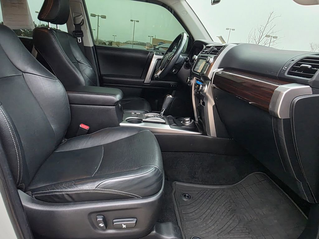 Used 2016 Toyota 4Runner 4WD image 31