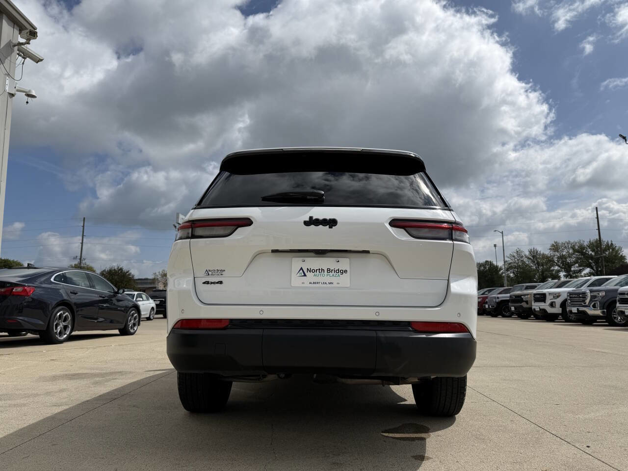 Used 2024 Jeep Grand Cherokee L Laredo image 29