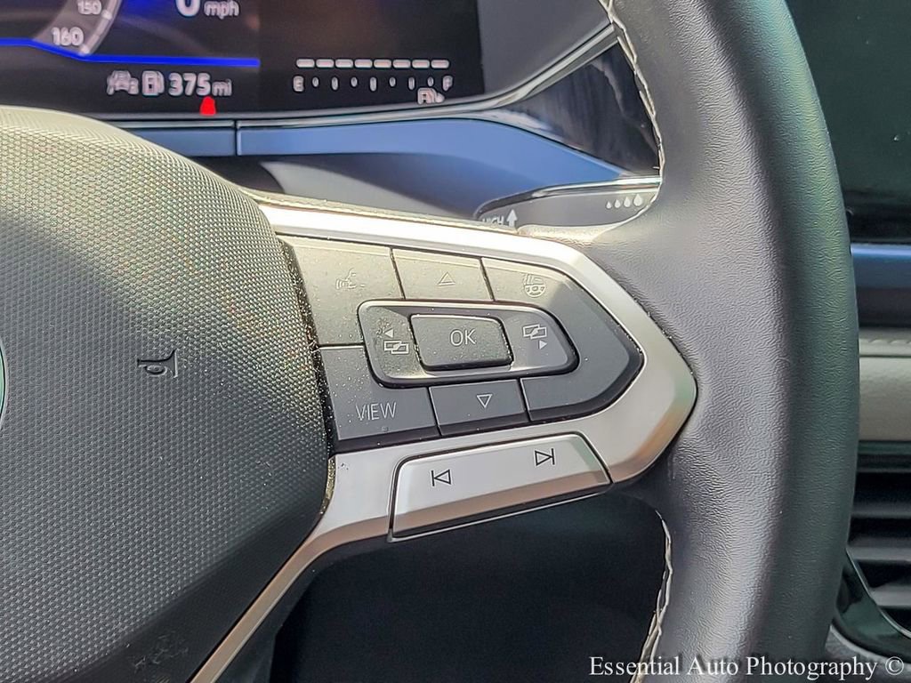 Used 2024 Volkswagen Taos SE FWD image 17