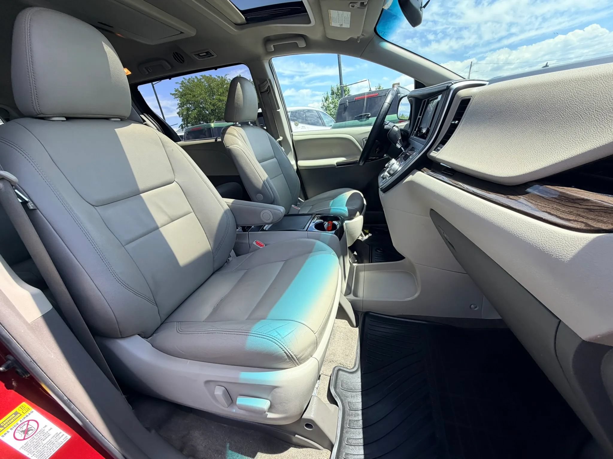Used 2015 Toyota Sienna XLE w/ Entertainment Package FWD image 27