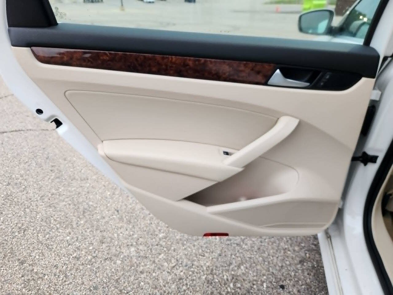 Used 2013 Volkswagen Passat 2.5 SEL Premium FWD image 12