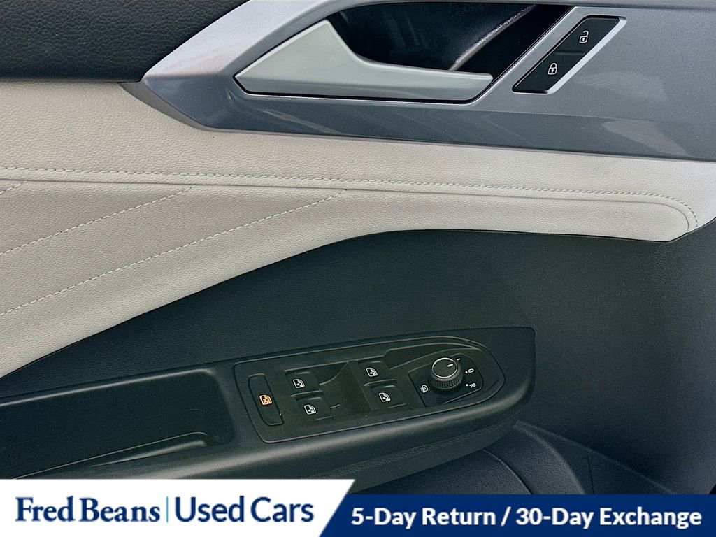 Certified 2025 Volkswagen Taos SEL w/ Black Wheel Plus Package image 19