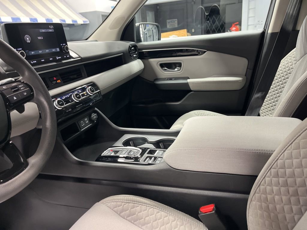 Used 2023 Honda Pilot LX image 17