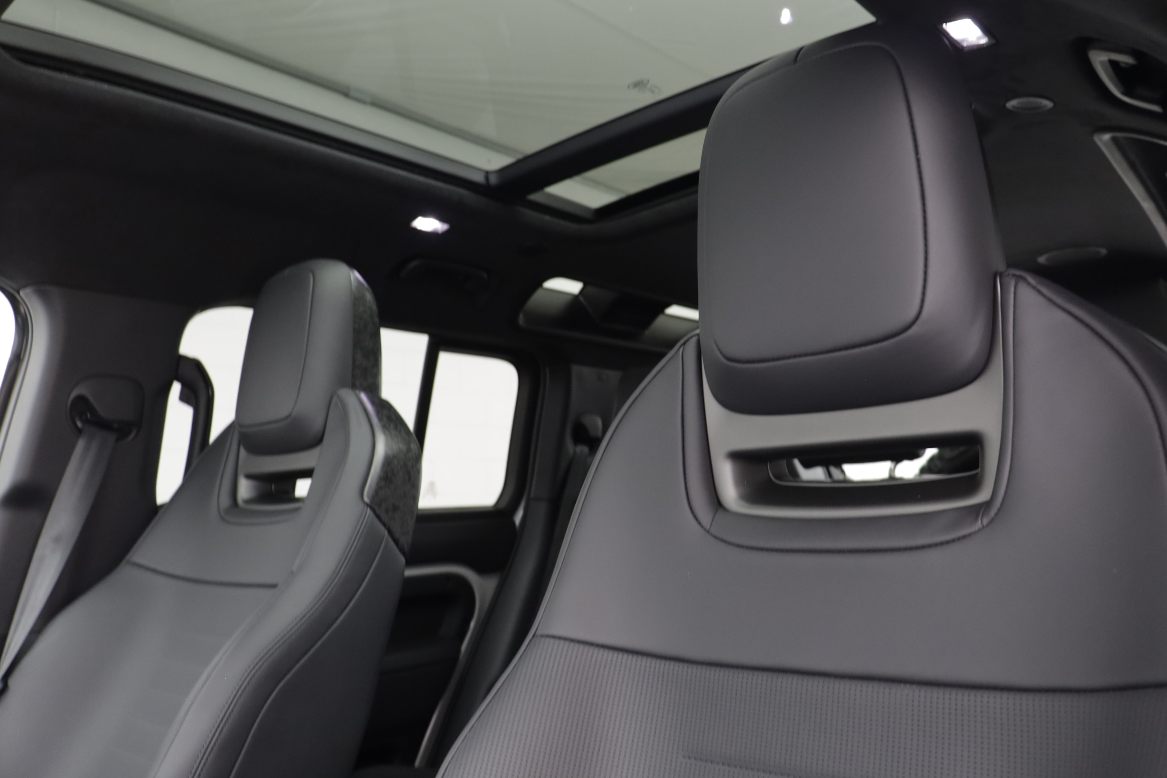 New 2026 Land Rover Defender 110 OCTA AWD/4WD image 16