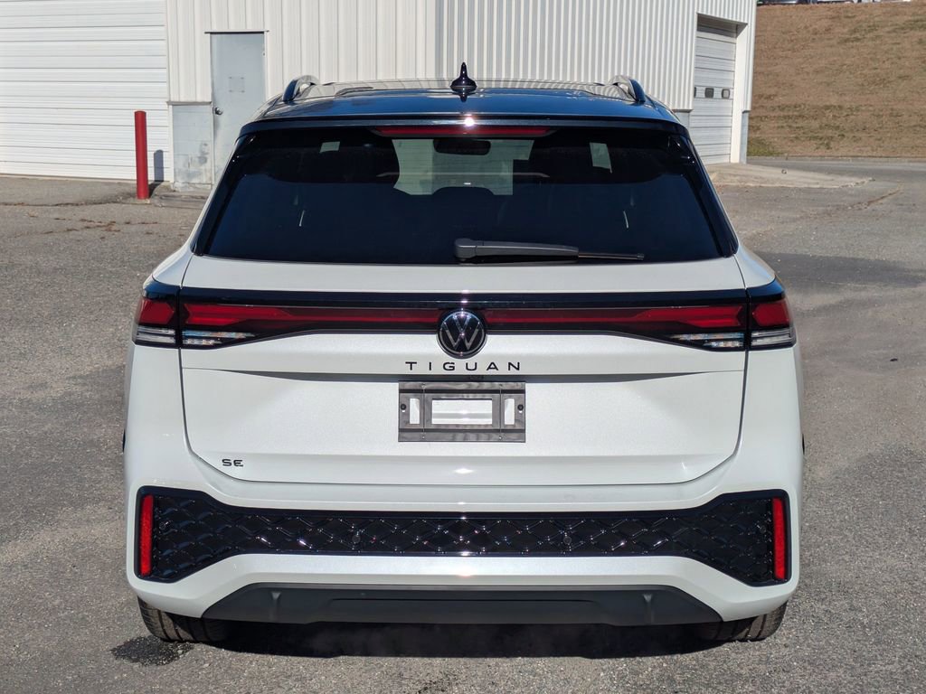New 2026 Volkswagen Tiguan SE R-Line FWD image 5