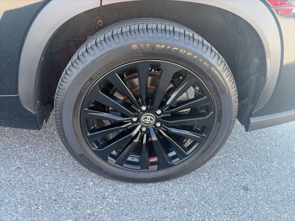 Used 2021 Toyota Highlander XSE image 11