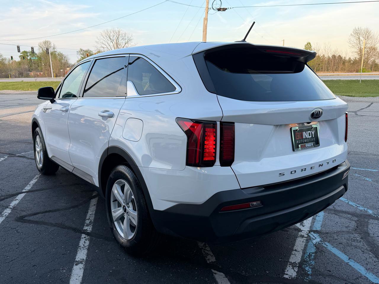 Used 2021 Kia Sorento LX FWD image 3