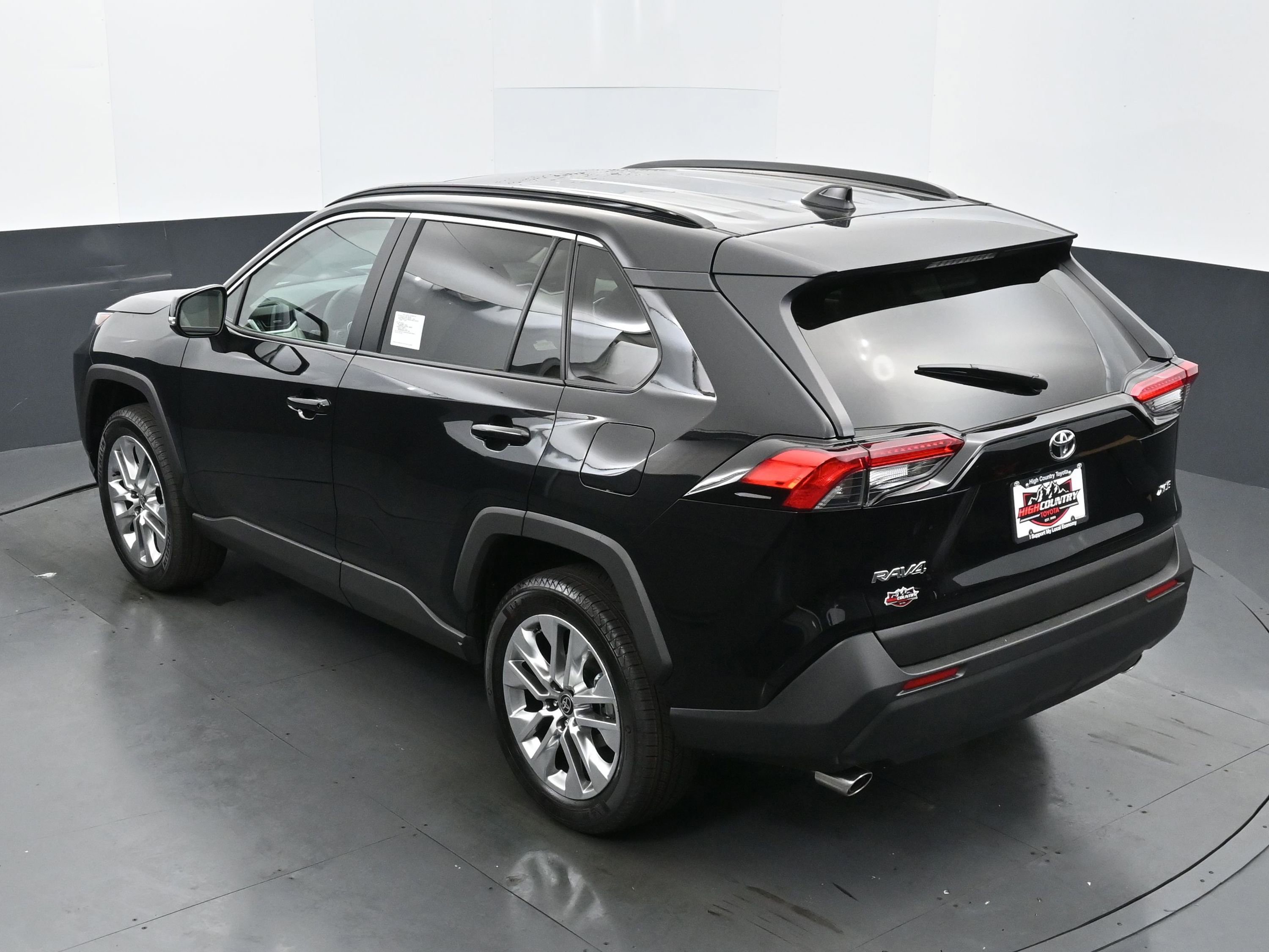 Used 2025 Toyota RAV4 XLE Premium image 31