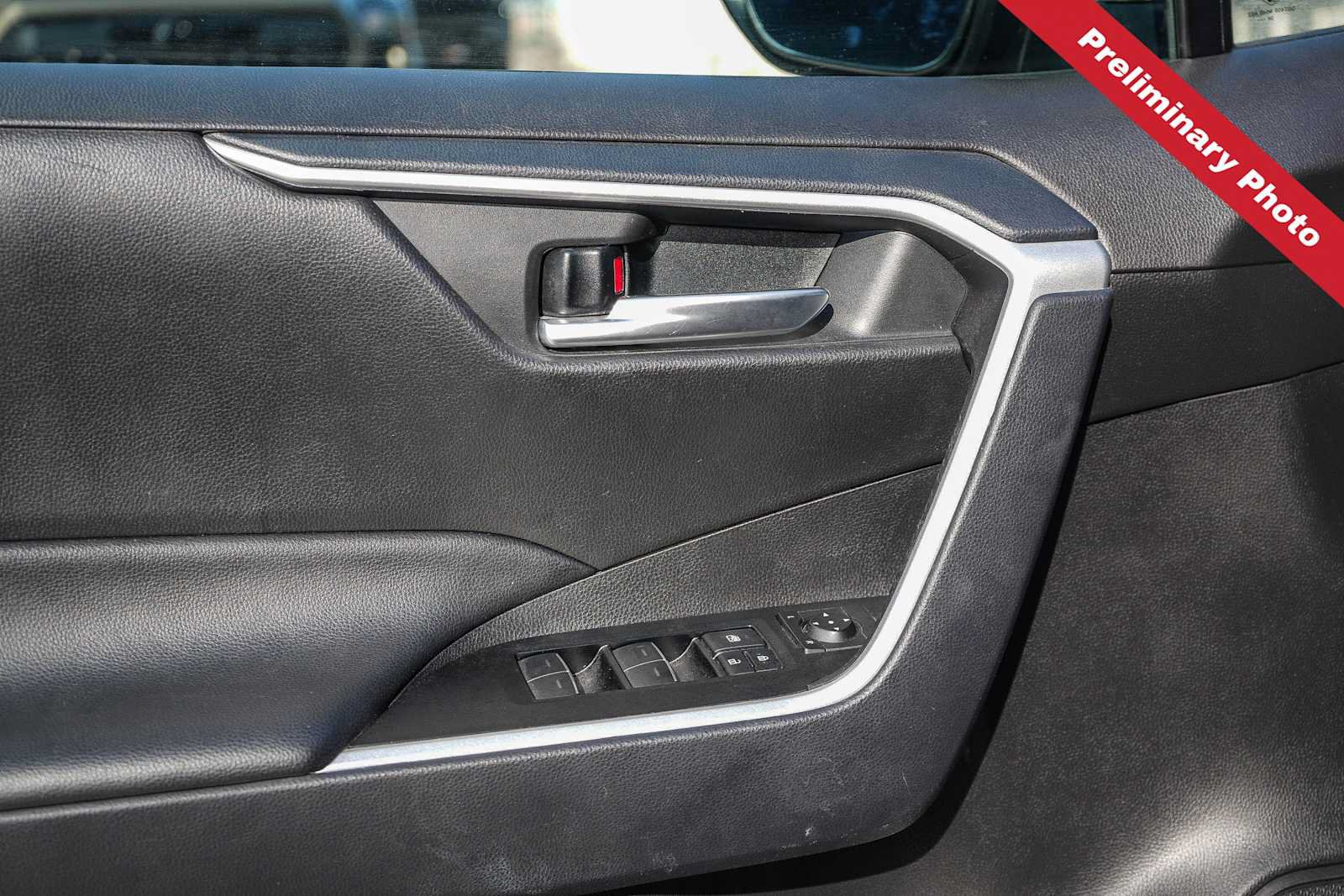 Used 2025 Toyota RAV4 XLE FWD image 15