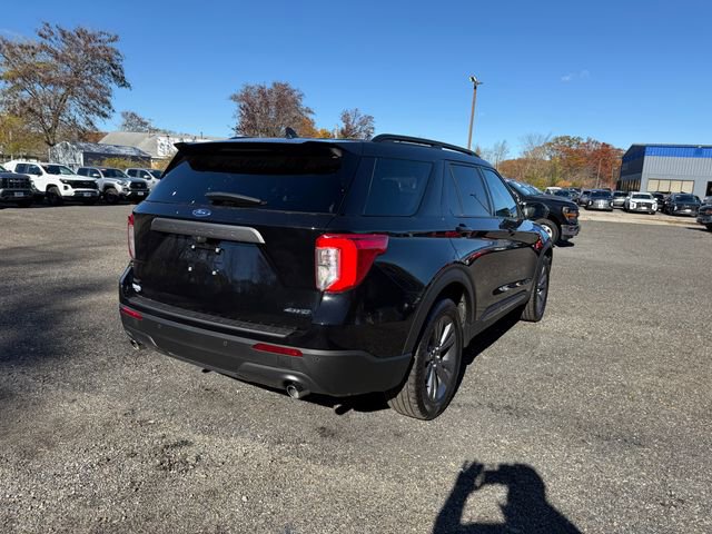 Used 2022 Ford Explorer XLT w/ Equipment Group 202A image 27