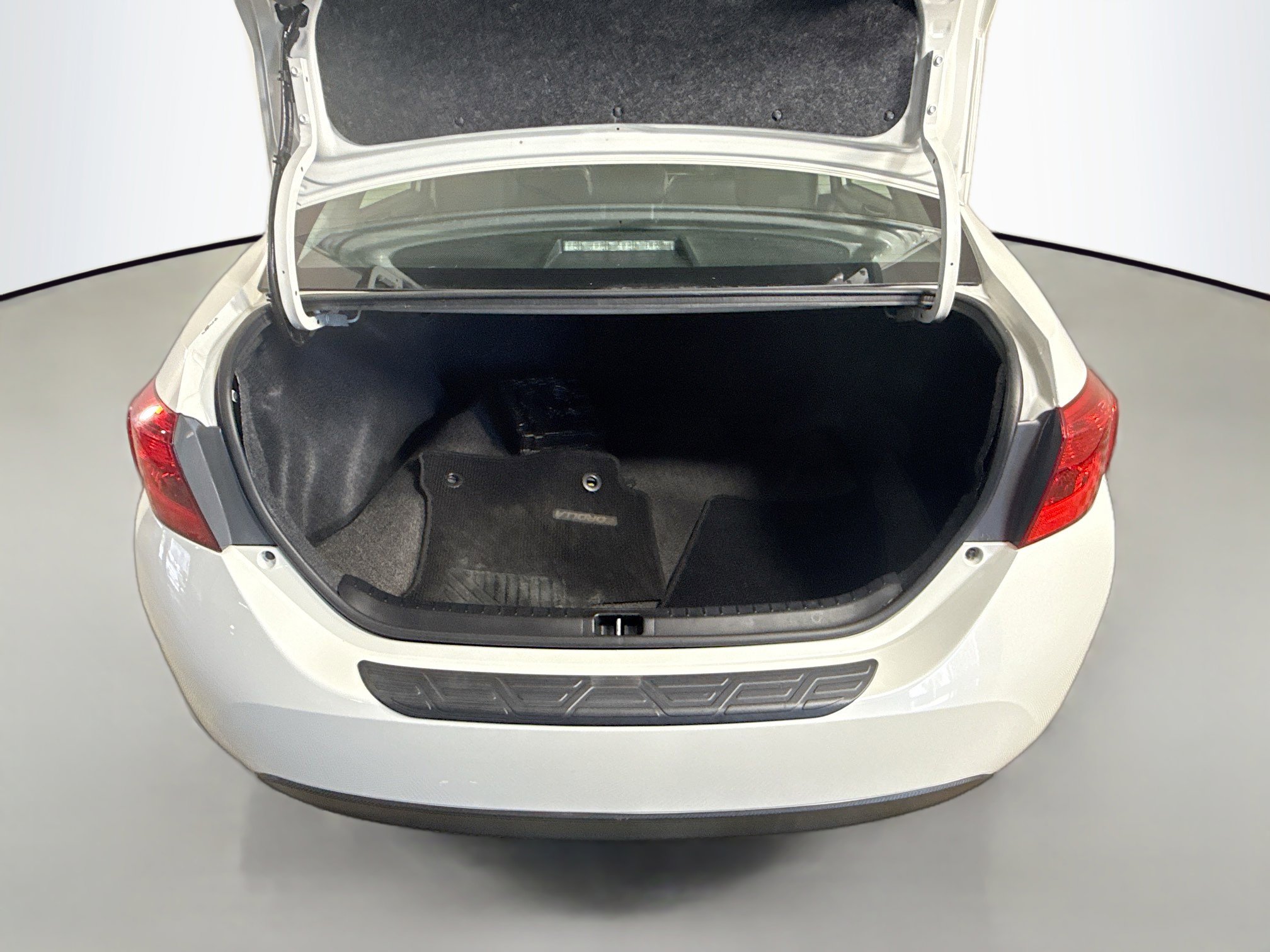 Used 2018 Toyota Corolla XSE w/ Carpet Mat Package (TMS) FWD image 35