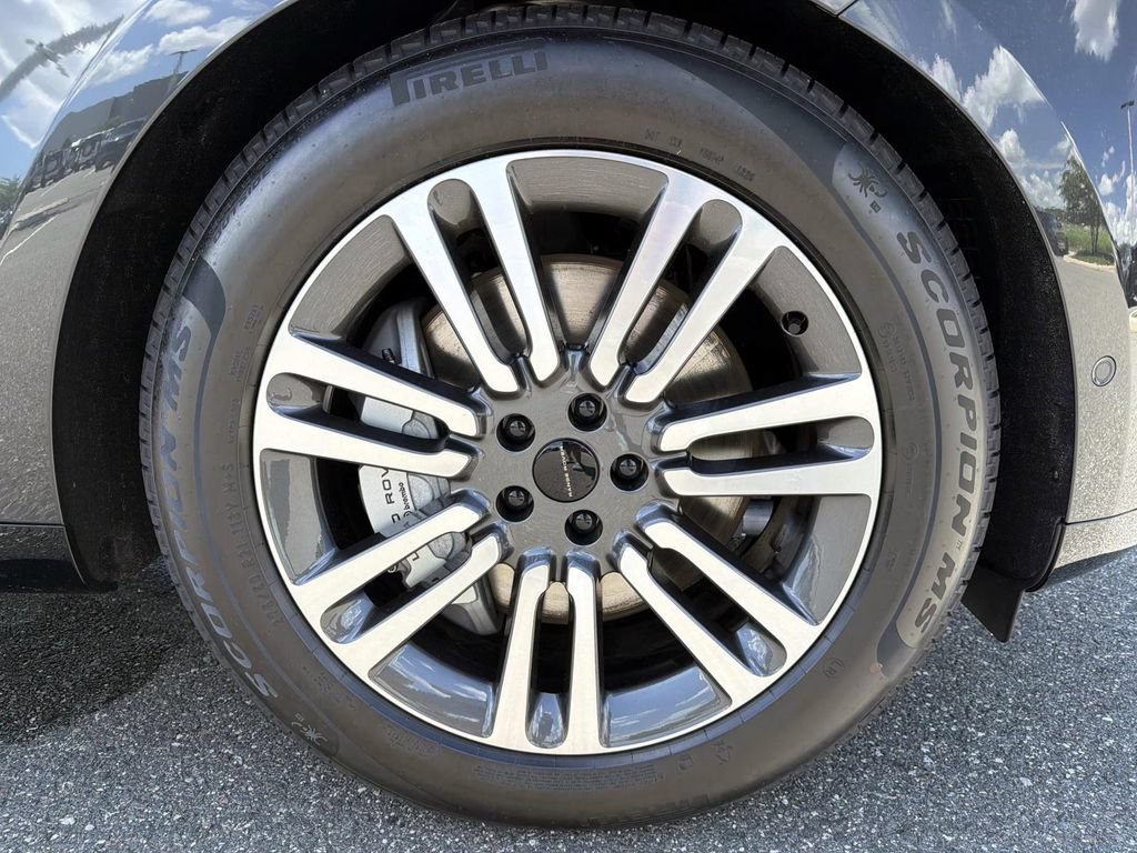 New 2026 Land Rover Range Rover Long Wheelbase SE AWD/4WD image 9