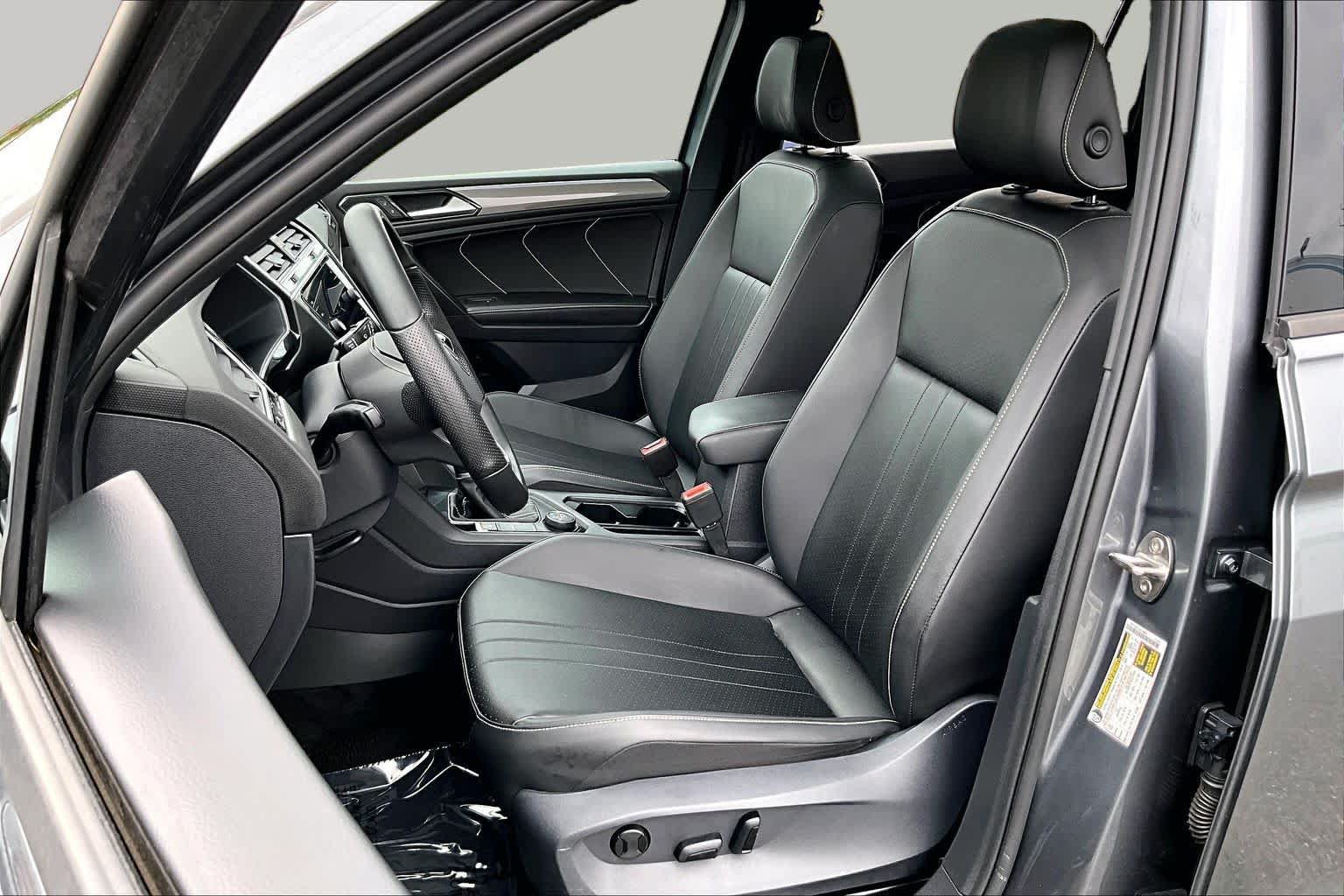Used 2024 Volkswagen Tiguan SE R-Line AWD/4WD image 8
