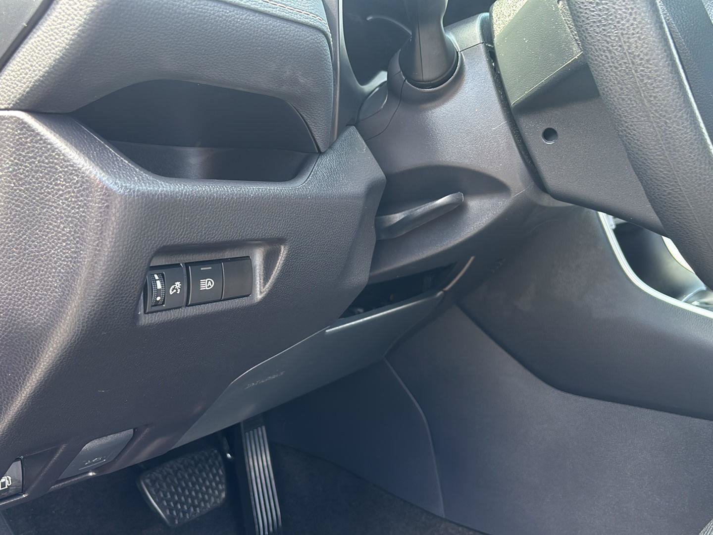 Used 2025 Toyota RAV4 LE AWD/4WD image 10