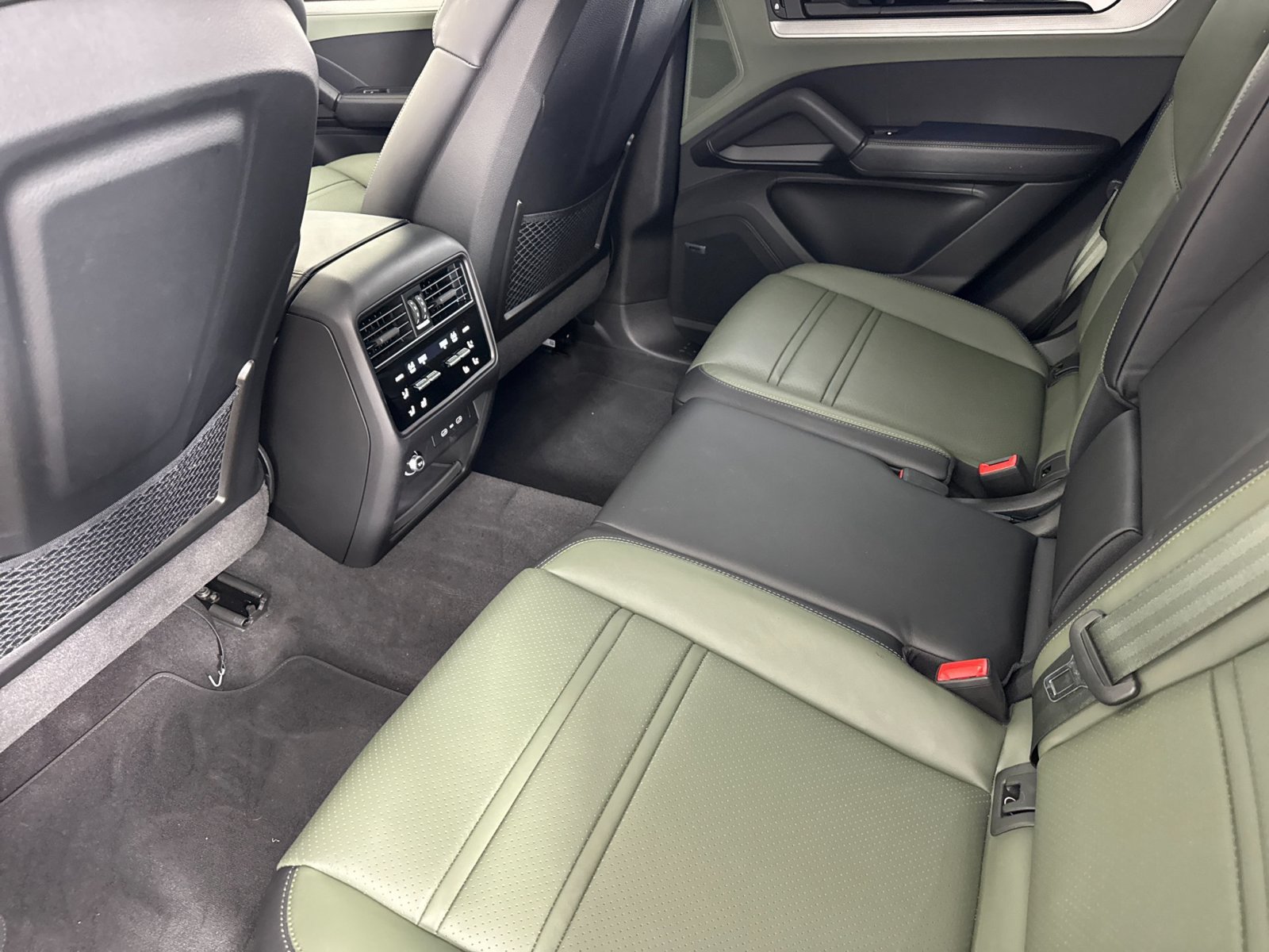 Certified 2026 Porsche Cayenne E-Hybrid AWD/4WD image 13