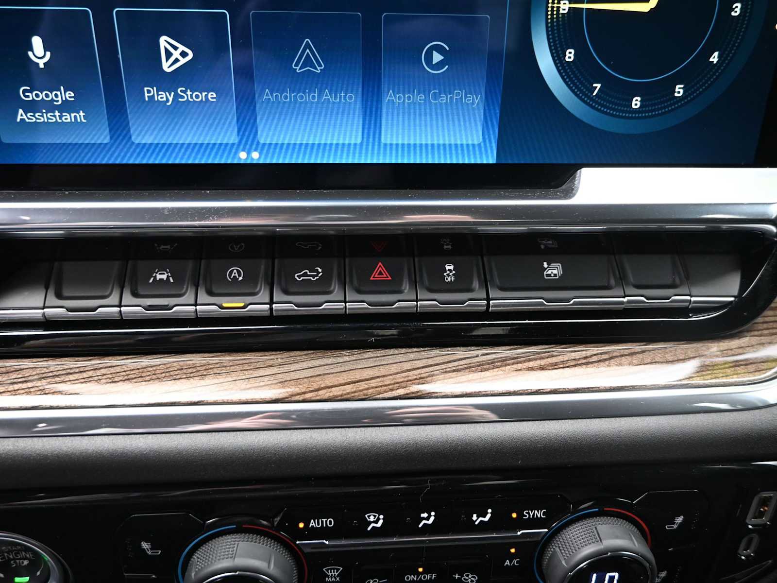 Used 2024 Chevrolet Silverado 1500 LT AWD/4WD image 16