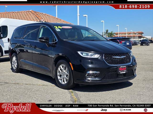 Certified 2024 Chrysler Pacifica Touring-L FWD image 1
