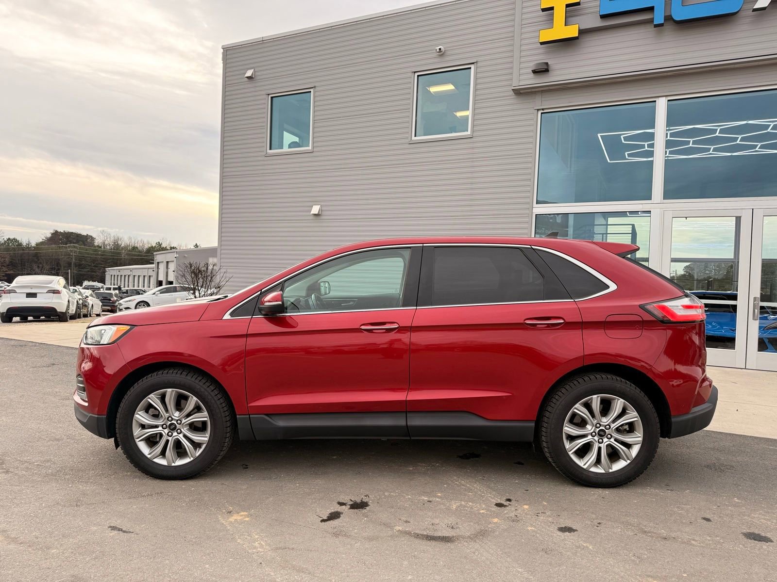 Used 2023 Ford Edge Titanium image 9