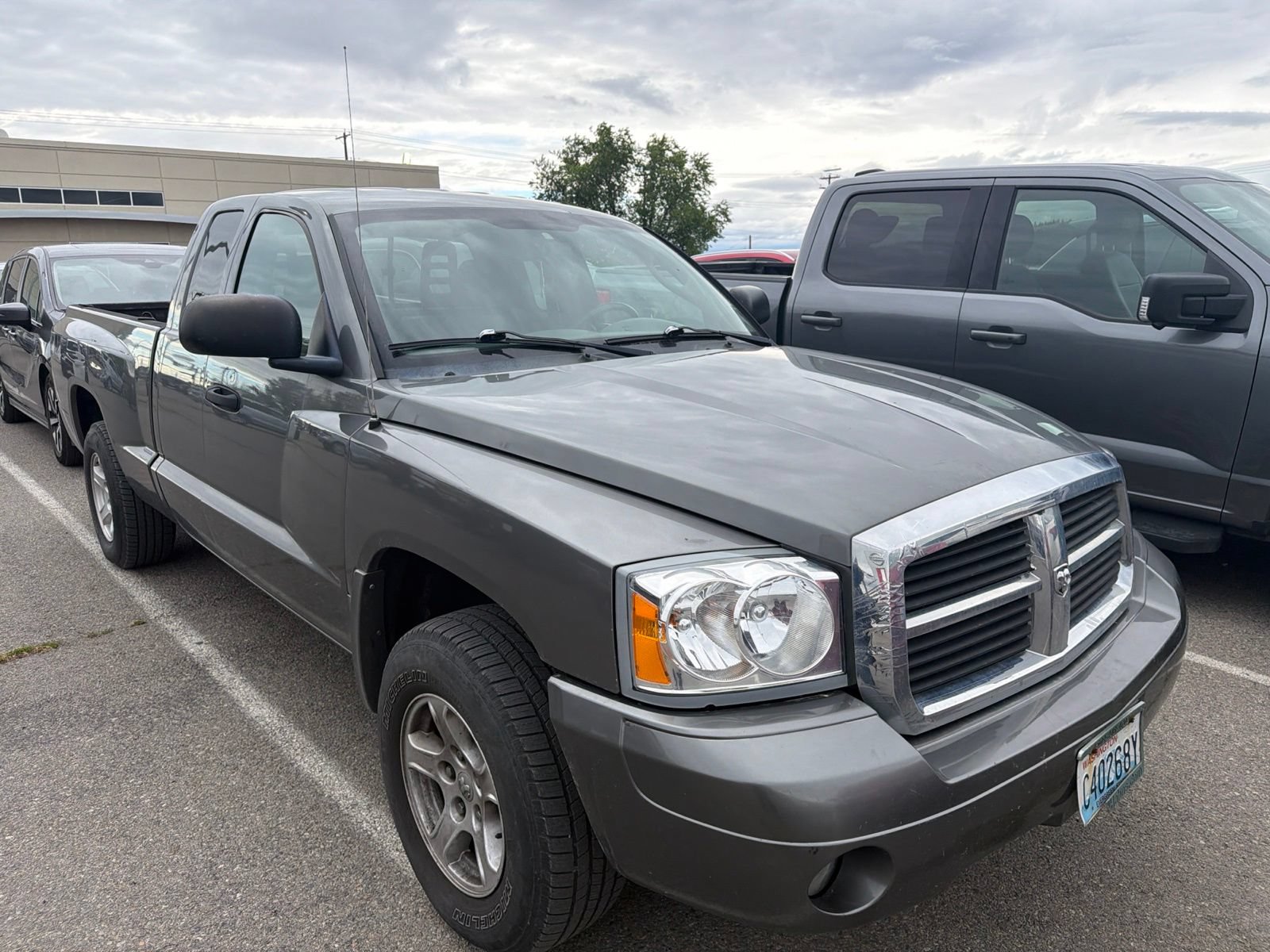 Used 2007 Dodge Dakota SLT w/ Trailer Tow Group AWD/4WD image 3