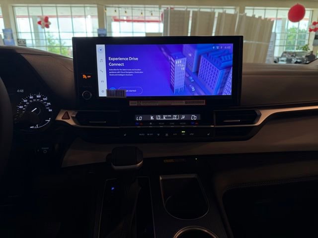Used 2025 Toyota Sienna XLE image 19