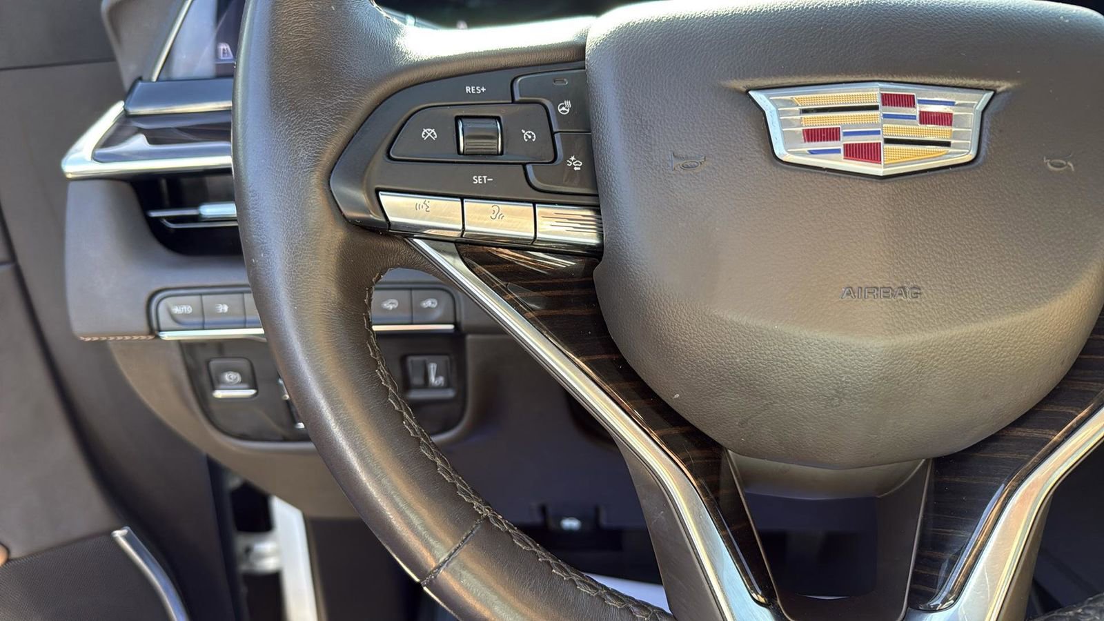 Used 2022 Cadillac Escalade ESV Sport w/ Touring Package image 17