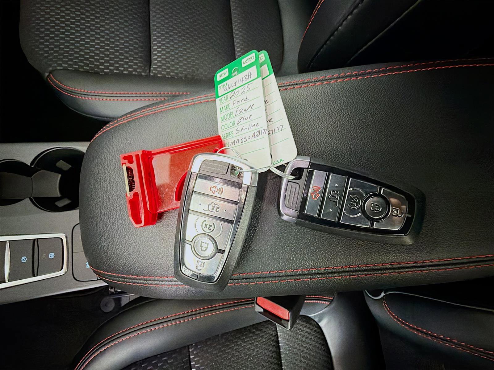 Used 2025 Ford Escape ST-Line w/ Cold Weather Package image 32