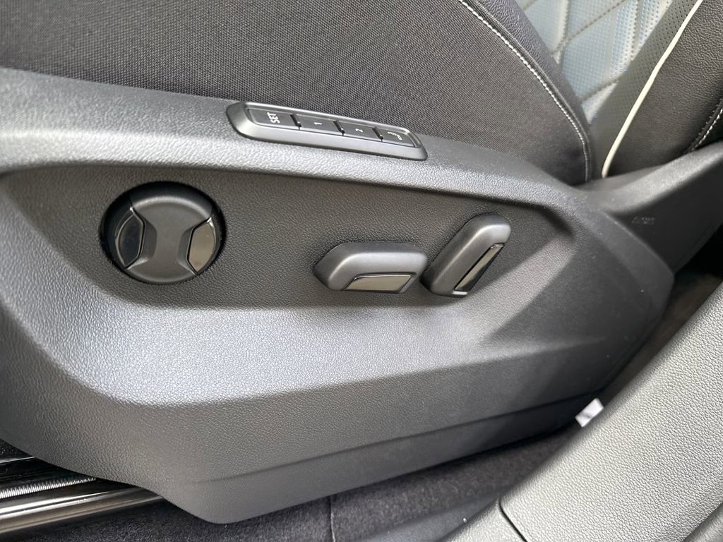 New 2026 Volkswagen Atlas Cross Sport SEL Premium R-Line image 4