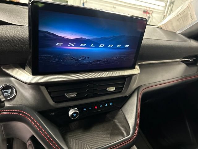 Used 2025 Ford Explorer ST-Line w/ ST-Line Street Pack AWD/4WD image 16