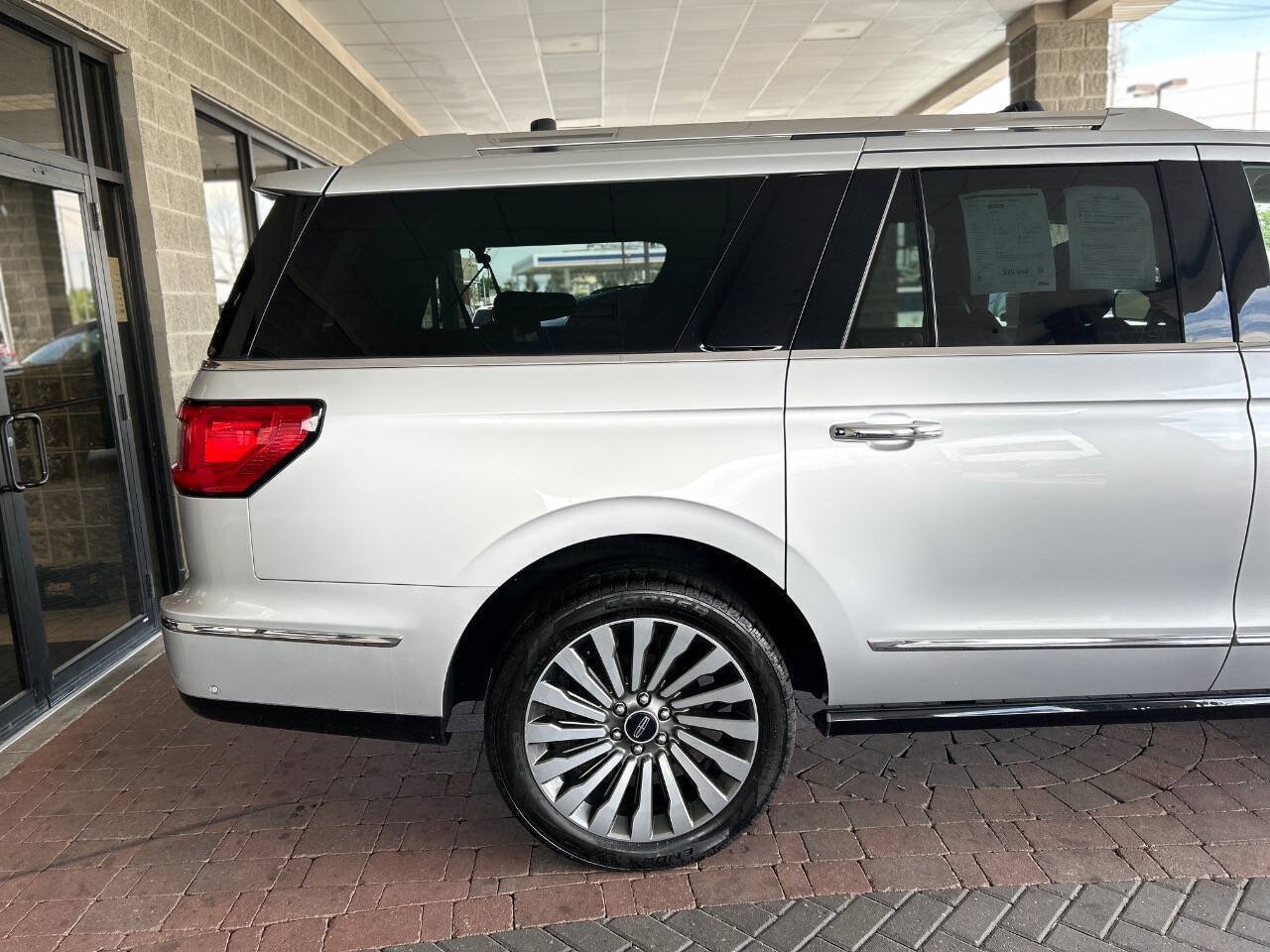 Used 2018 Lincoln Navigator L Reserve w/ Technology Package AWD/4WD image 19