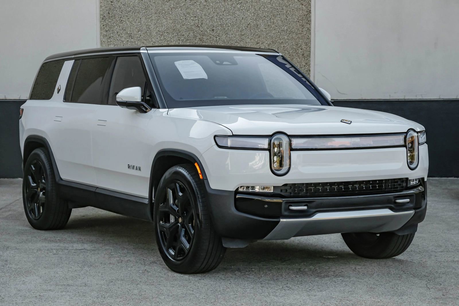 Used 2024 Rivian R1S Adventure AWD/4WD image 8
