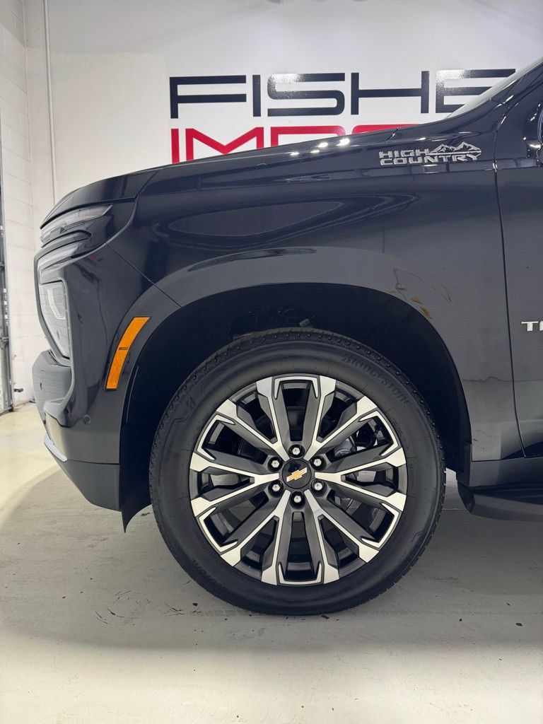 Used 2025 Chevrolet Tahoe High Country AWD/4WD image 3