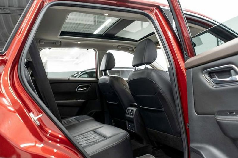 Used 2023 Nissan Rogue Platinum w/ Platinum Premium Package image 12