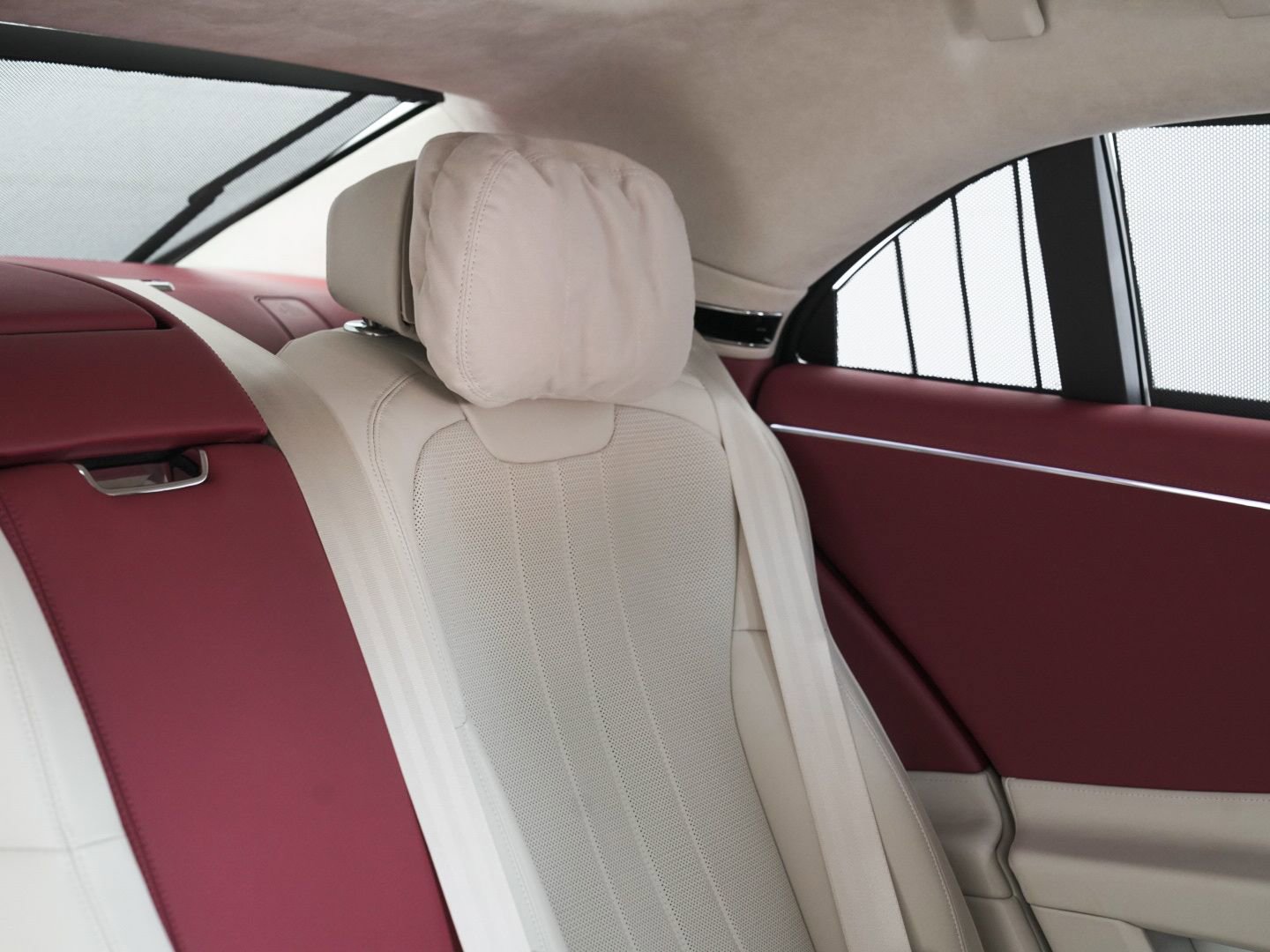 Used 2023 Bentley Flying Spur V8 image 48