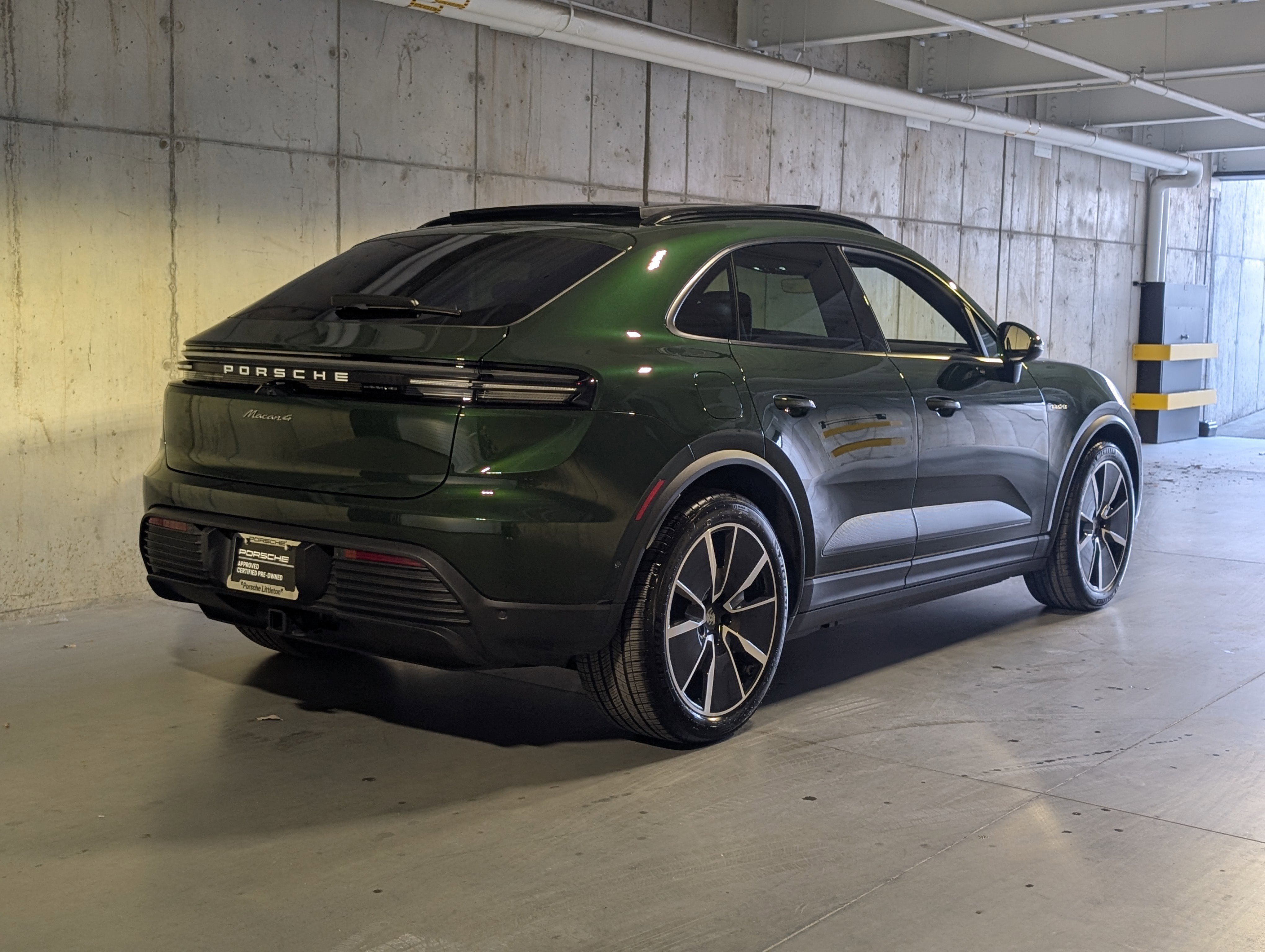 Used 2025 Porsche Macan 4 Electric image 9