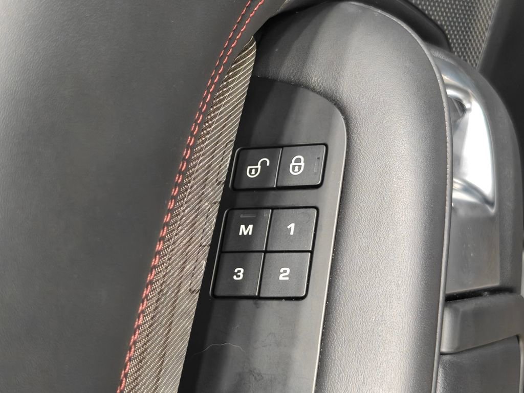 Used 2020 Land Rover Discovery HSE Luxury image 74