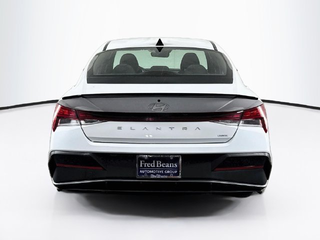 Certified 2025 Hyundai Elantra SEL FWD image 9