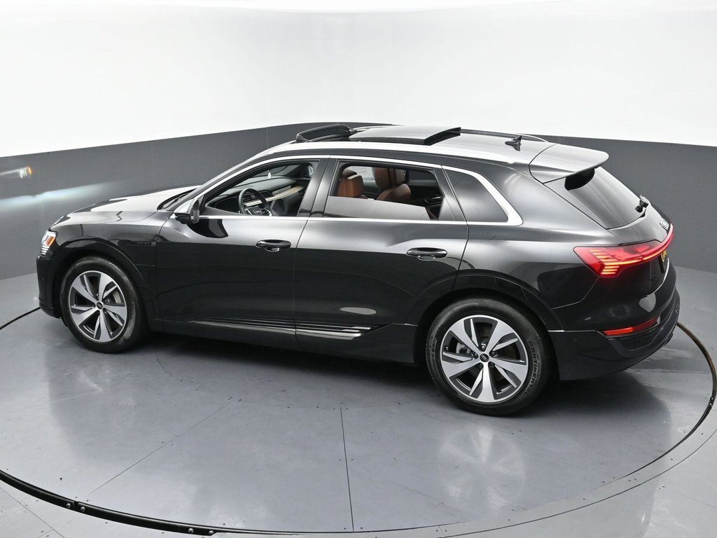 Used 2024 Audi Q8 e-tron Premium Plus image 54