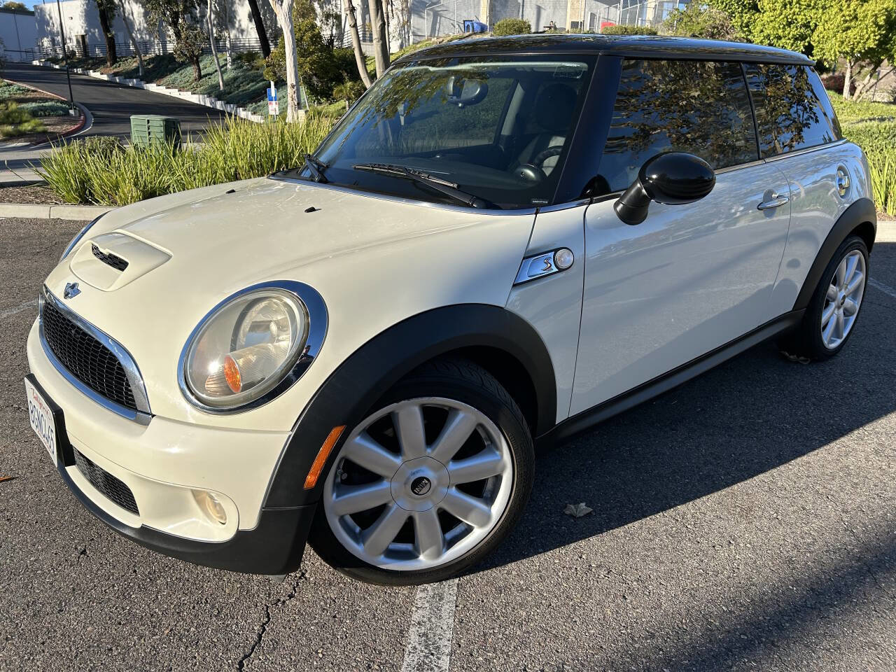 Used 2009 MINI Cooper S w/ Premium Pkg image 1