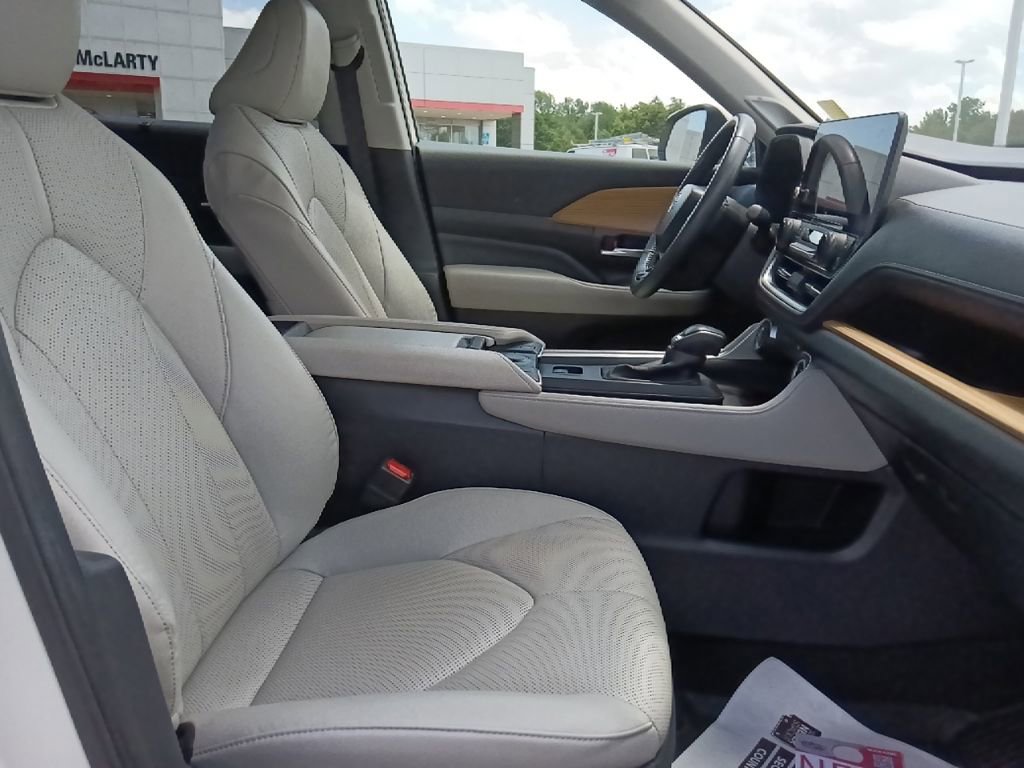 Used 2024 Toyota Grand Highlander AWD image 35