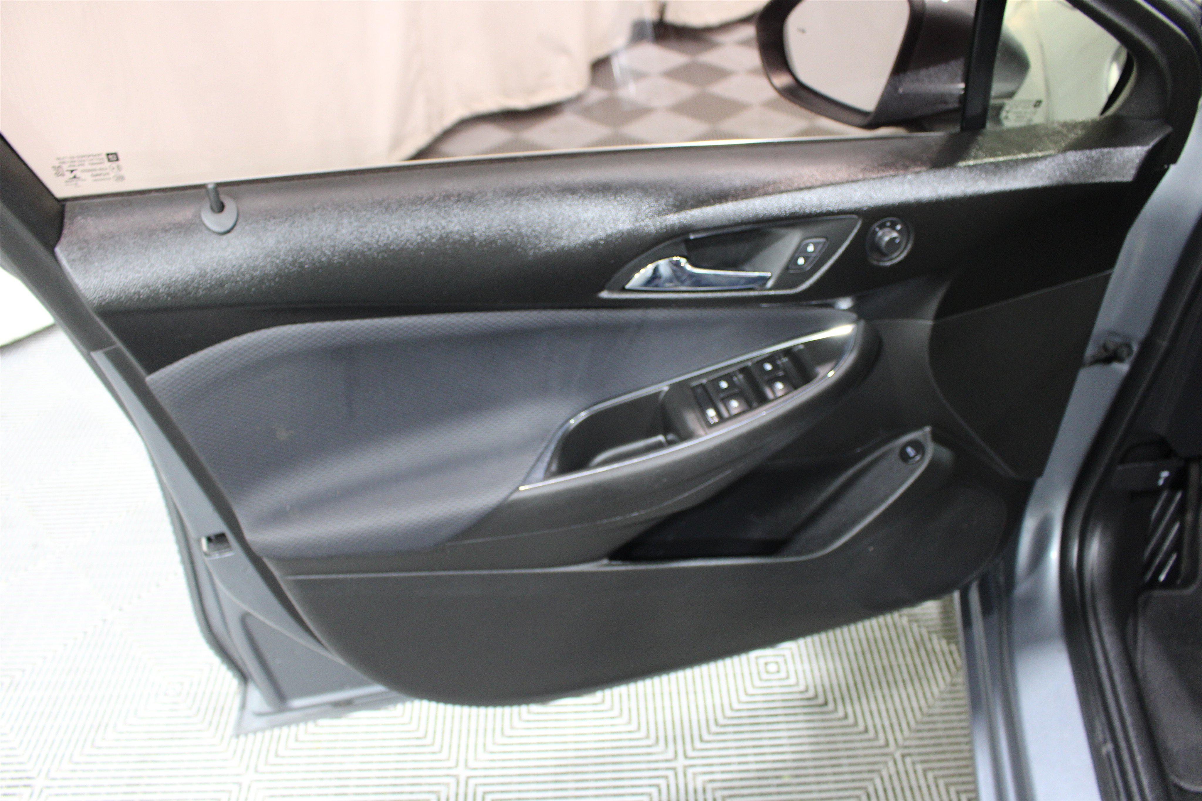 Used 2019 Chevrolet Cruze LT w/ Convenience Package FWD image 6