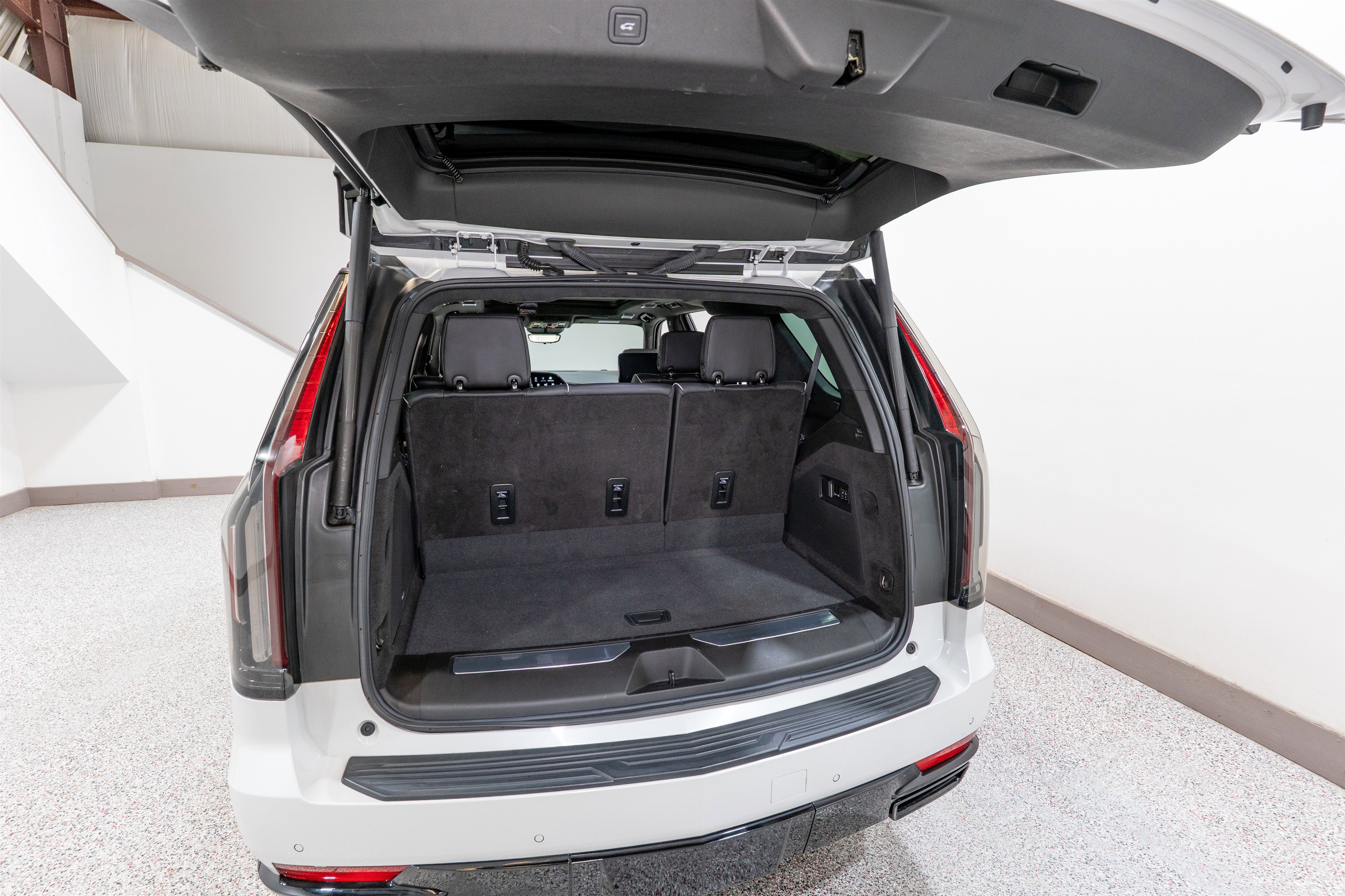 Used 2023 Cadillac Escalade Sport Platinum w/ LPO, ONYX Package image 41