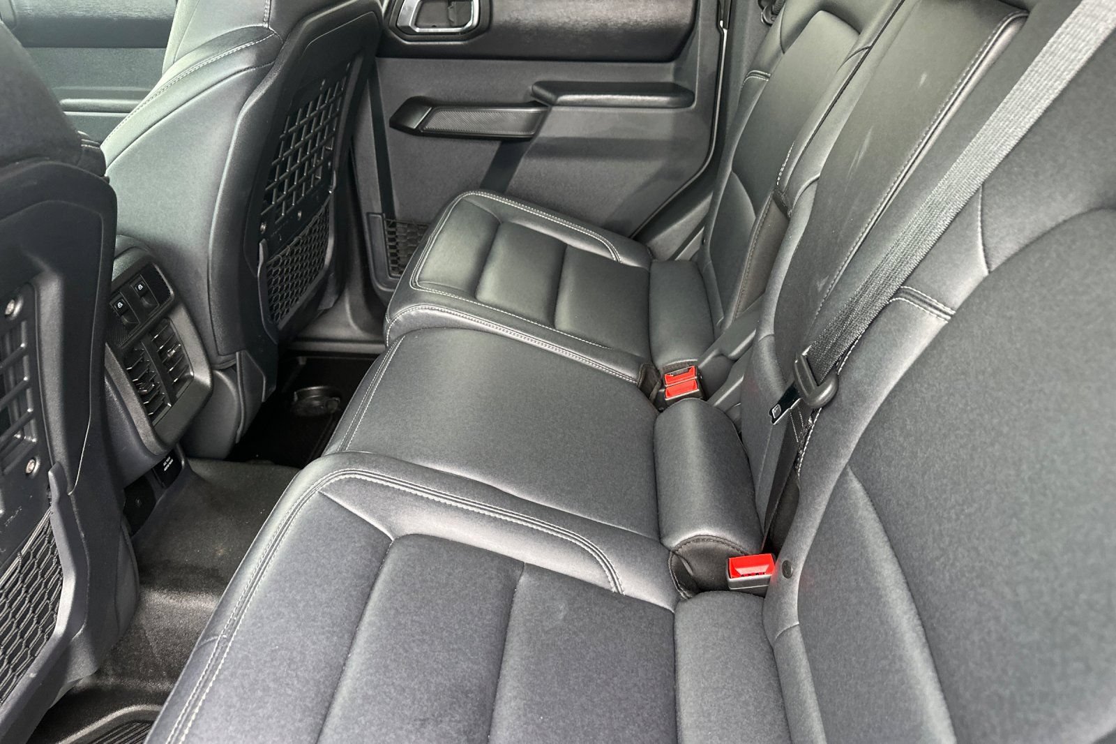 Used 2025 Ford Bronco Badlands AWD/4WD image 12