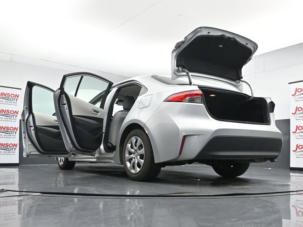Used 2024 Toyota Corolla LE image 30