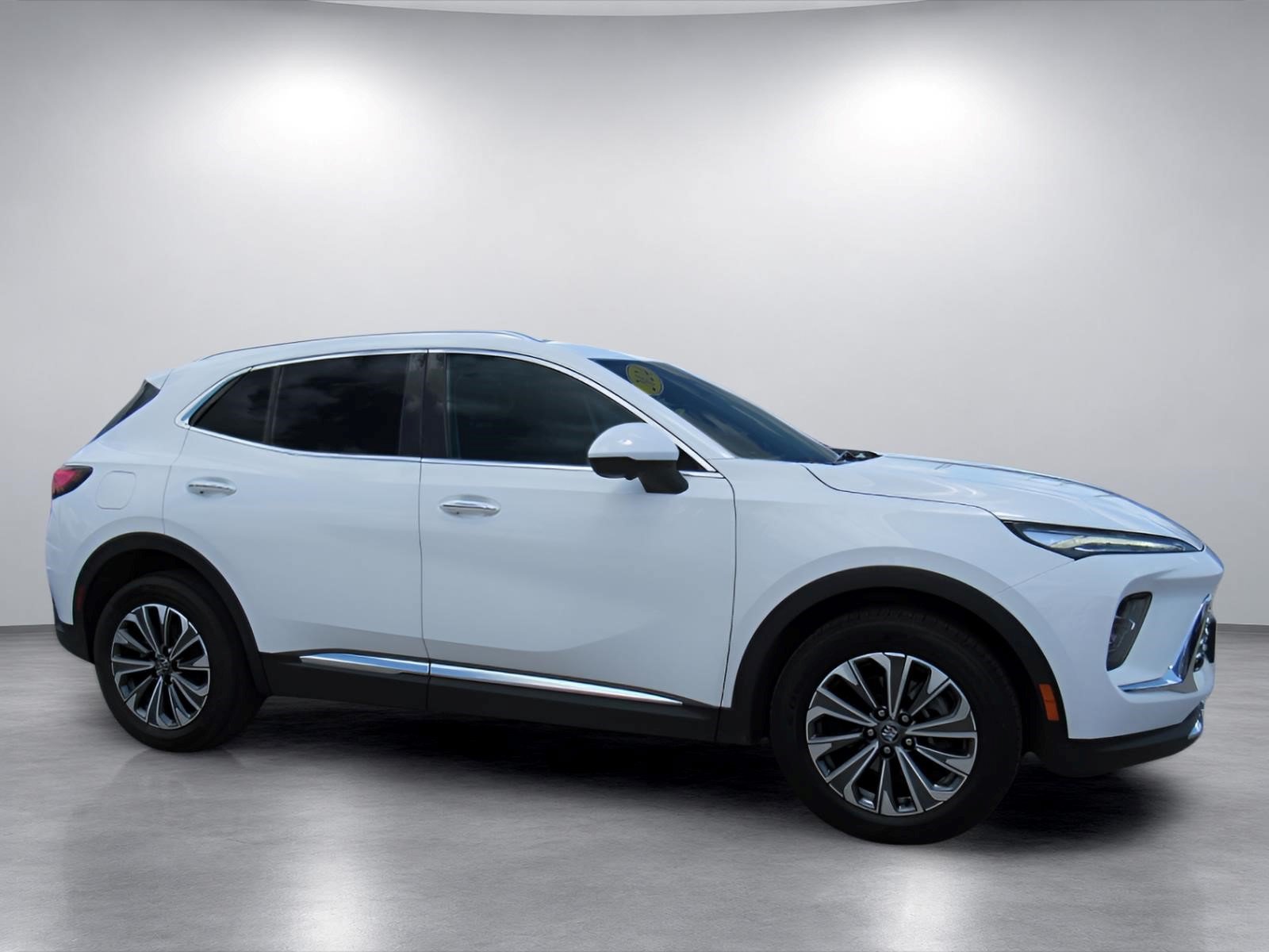 Used 2024 Buick Envision Preferred AWD/4WD image 2