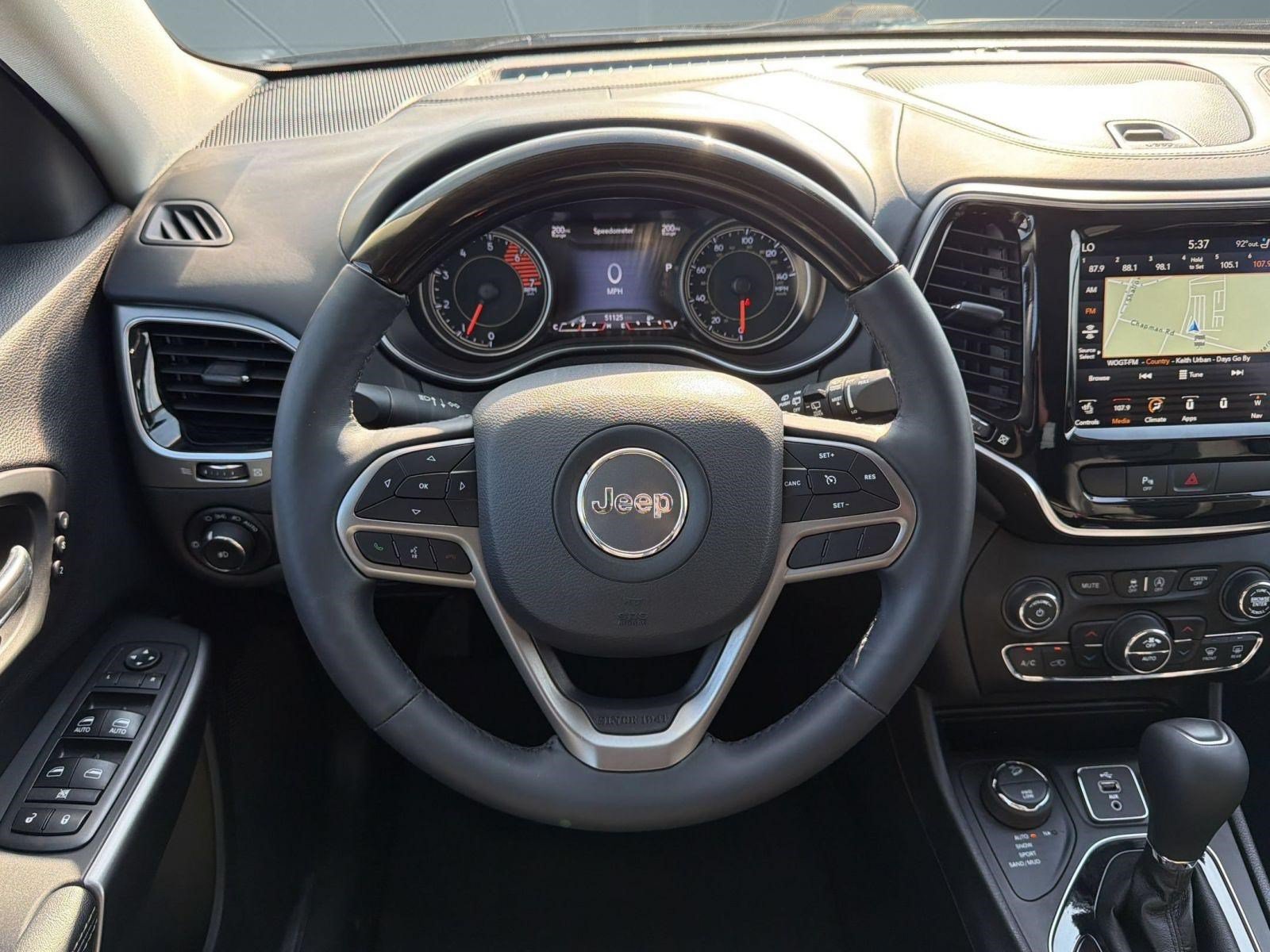 Used 2019 Jeep Cherokee Overland w/ Heavy Duty Protection Group AWD/4WD image 17