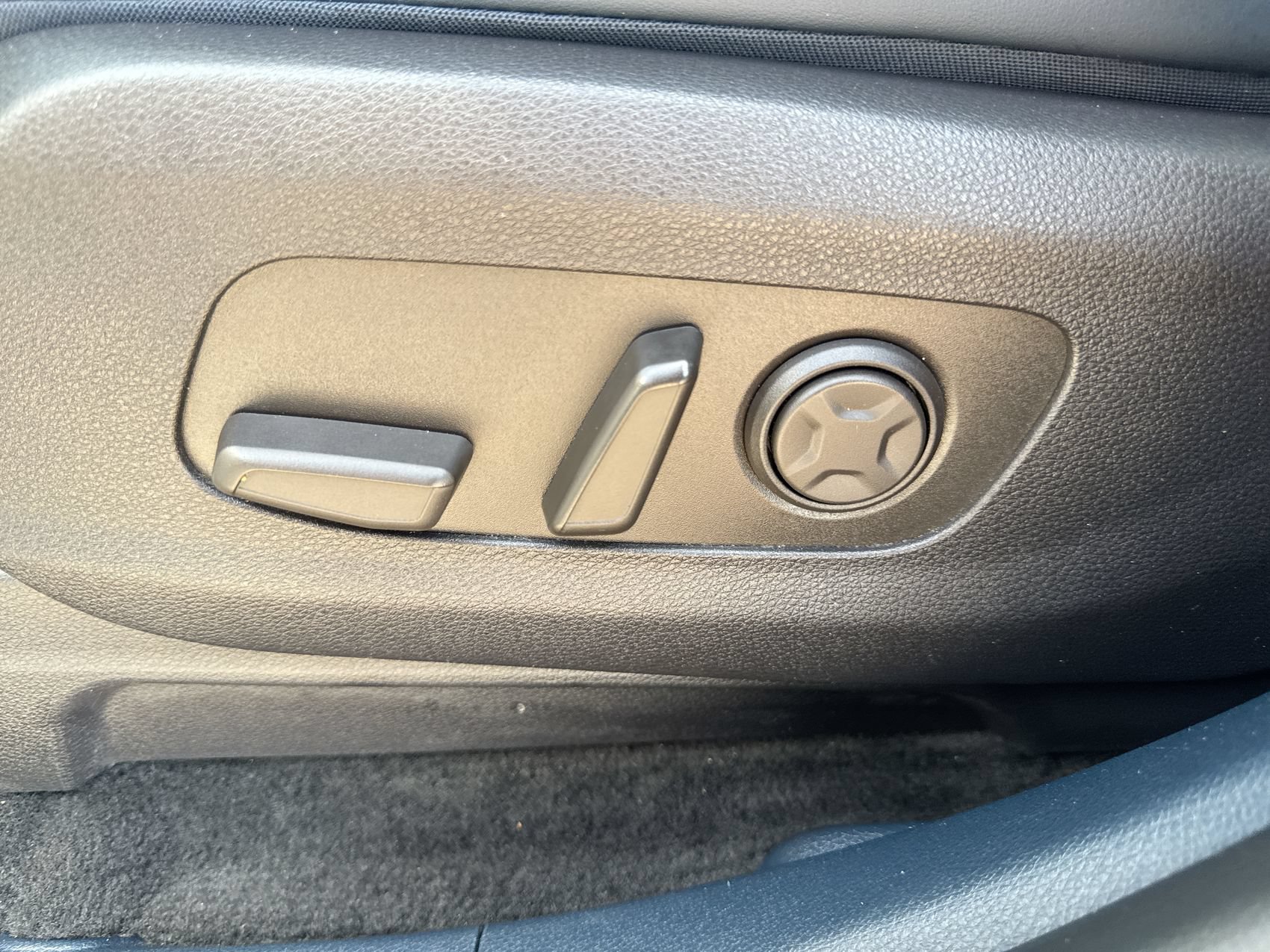 Used 2025 Kia Carnival SX FWD image 12