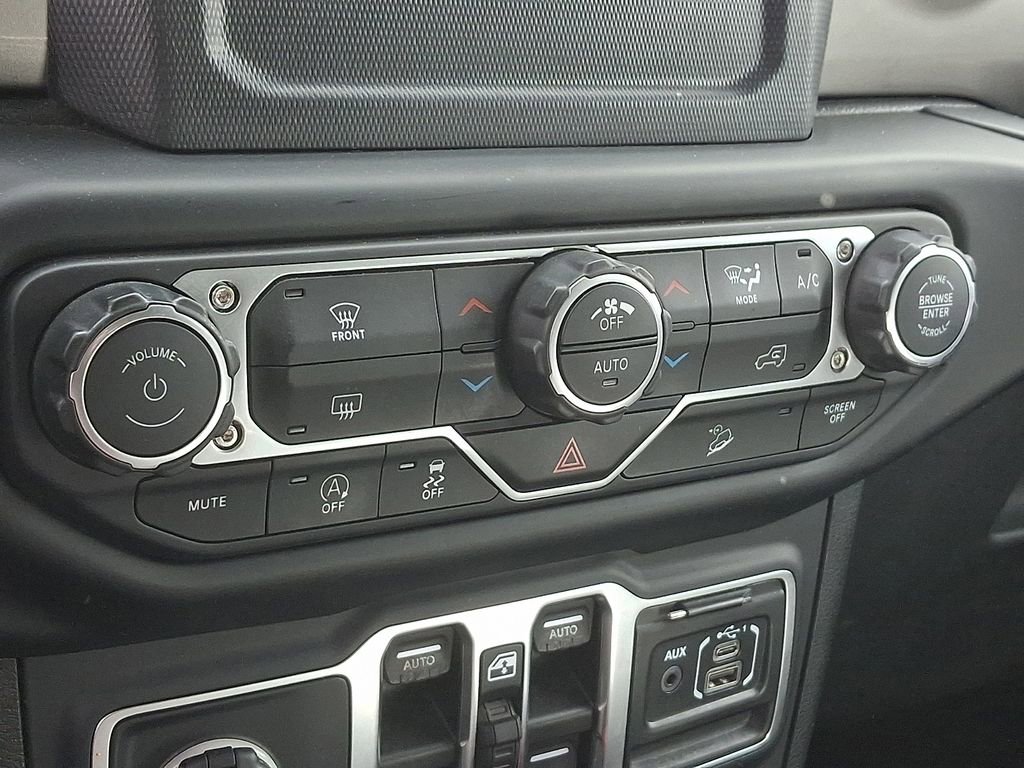 Used 2019 Jeep Wrangler Unlimited Sahara image 16