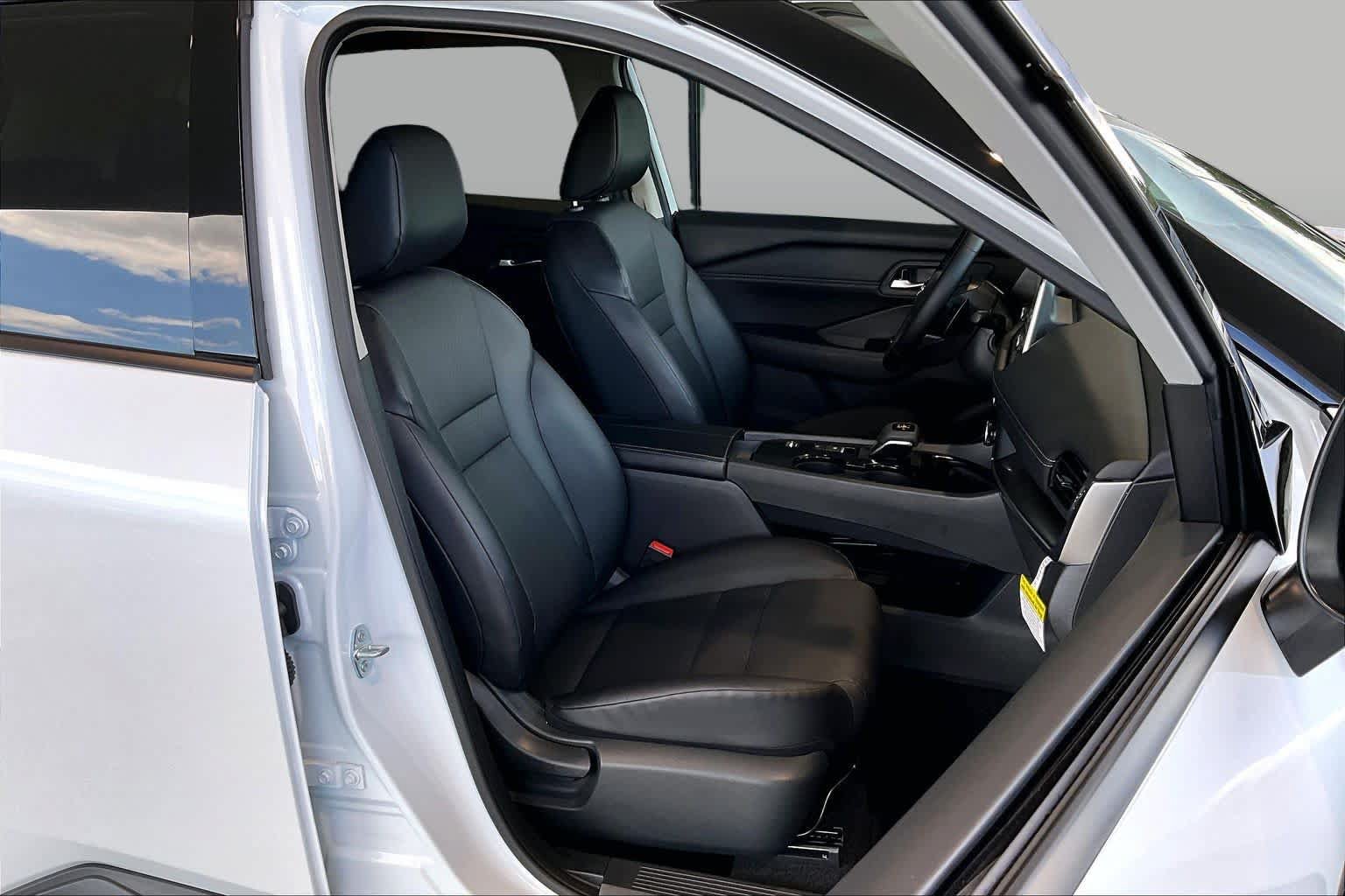 Used 2026 Nissan Rogue Dark Armor FWD image 8